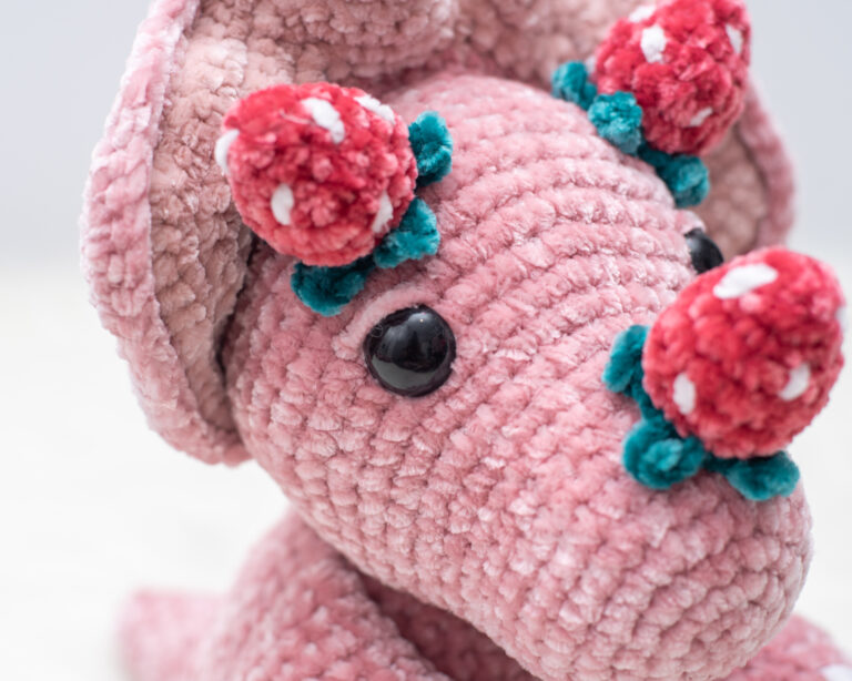 Embroidering Eyelids – Crochet Tutorial